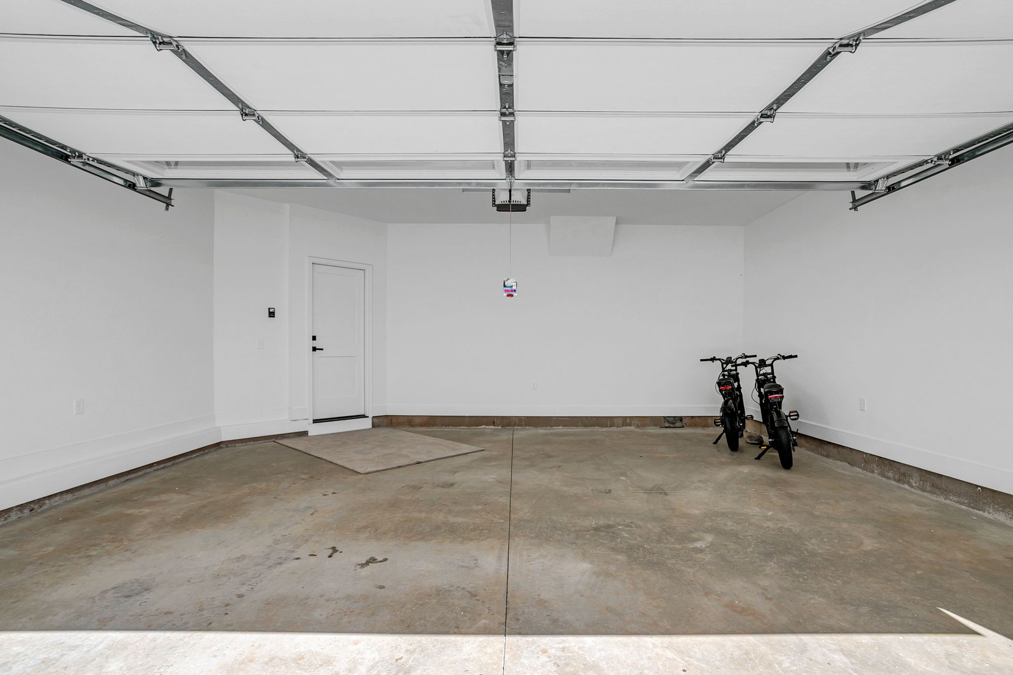 The Lincoln interior and exterior photo 19