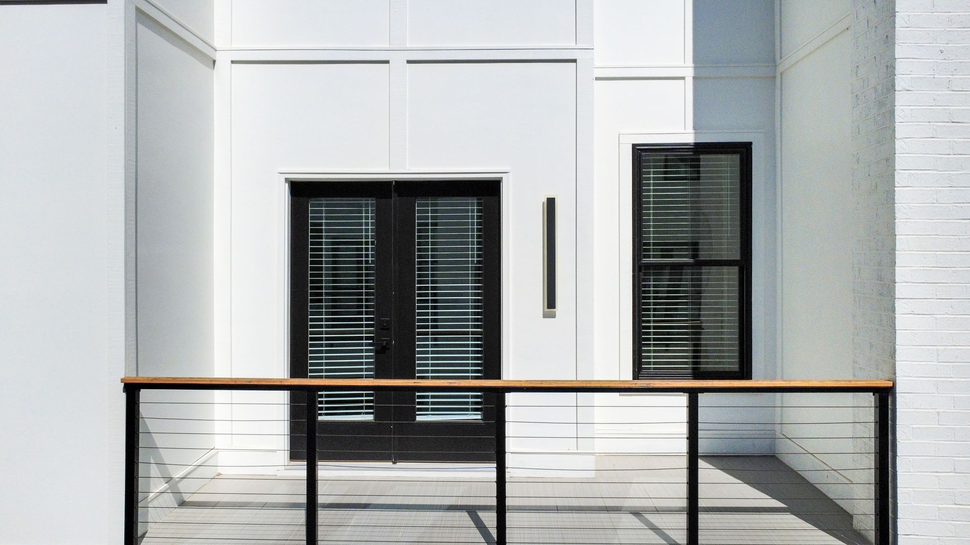 The Lincoln interior and exterior photo 20